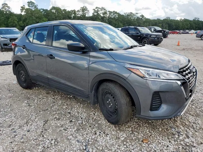 2022 NISSAN KICKS S  