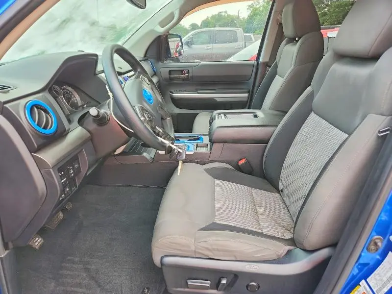 2017 TOYOTA TUNDRA SR5  