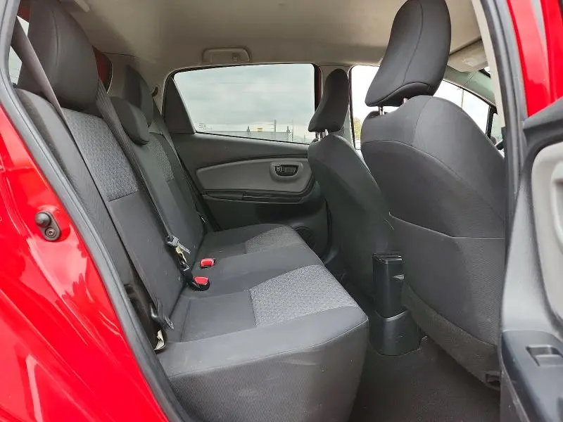 2015 TOYOTA YARIS 5-DOOR L  