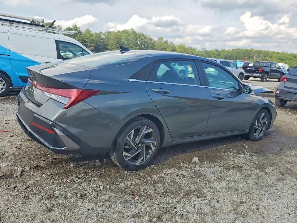 2025 HYUNDAI ELANTRA SEL  
