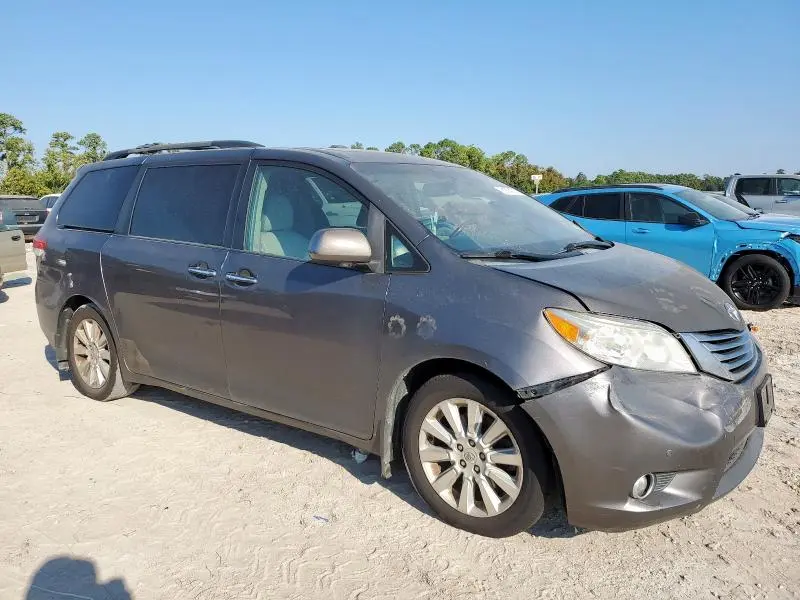 2012 TOYOTA SIENNA XLE  