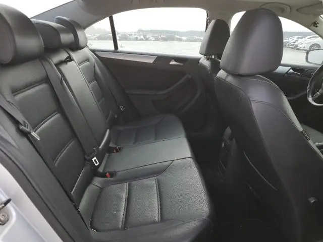 2013 VOLKSWAGEN JETTA SE  