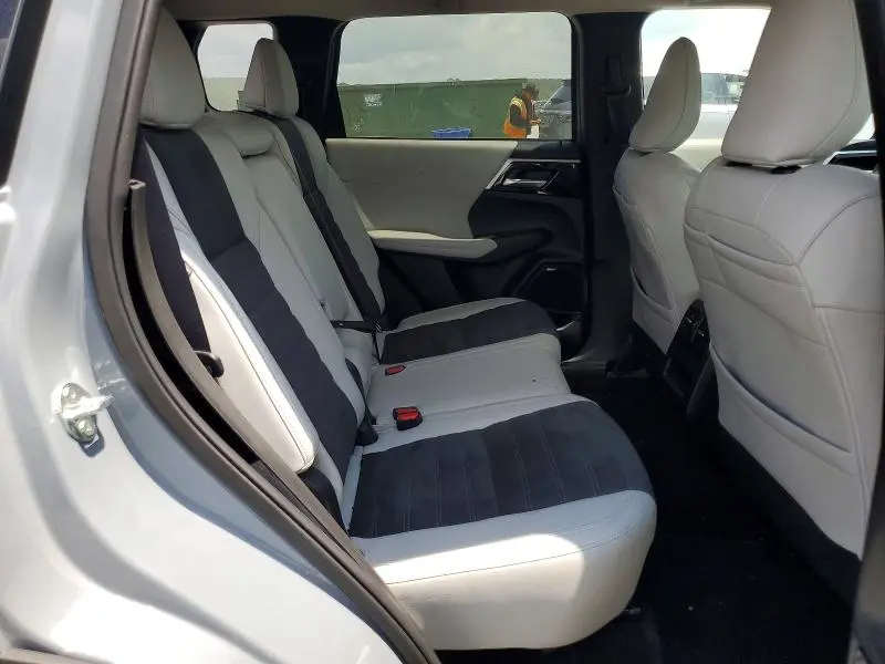 2025 MITSUBISHI OUTLANDER SE  