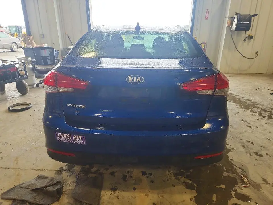 2017 KIA FORTE LX  