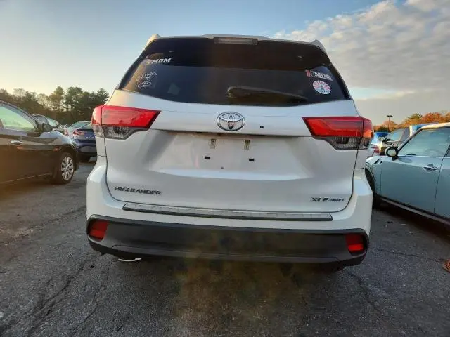 2017 TOYOTA HIGHLANDER SE  