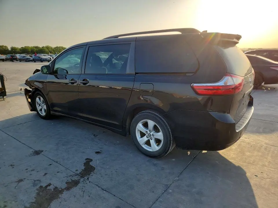 2019 TOYOTA SIENNA LE  