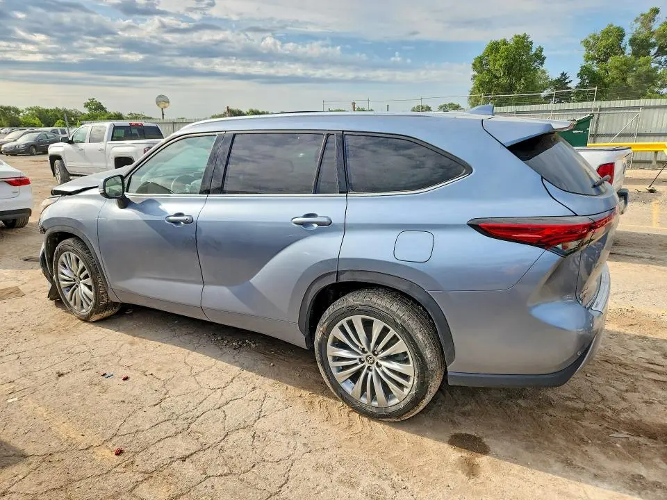 2023 TOYOTA HIGHLANDER PLATINUM  