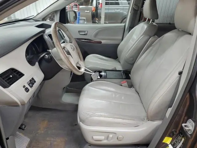 2012 TOYOTA SIENNA XLE  
