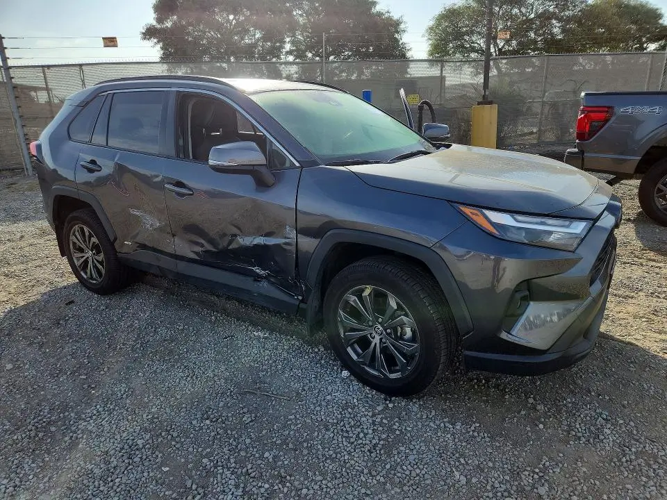 2022 TOYOTA RAV4 XLE PREMIUM  