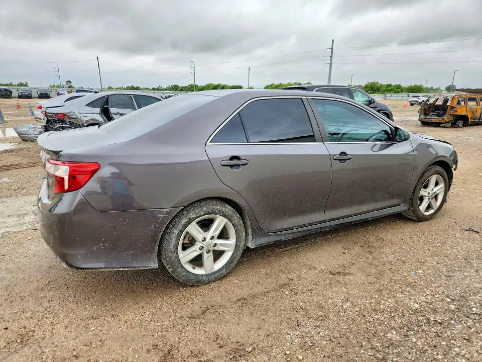 2014 TOYOTA CAMRY SE  