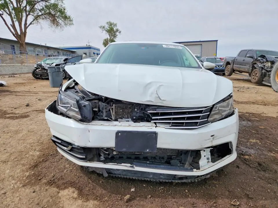 2017 VOLKSWAGEN PASSAT SE  