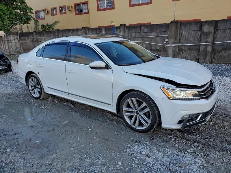 2017 VOLKSWAGEN PASSAT SE  