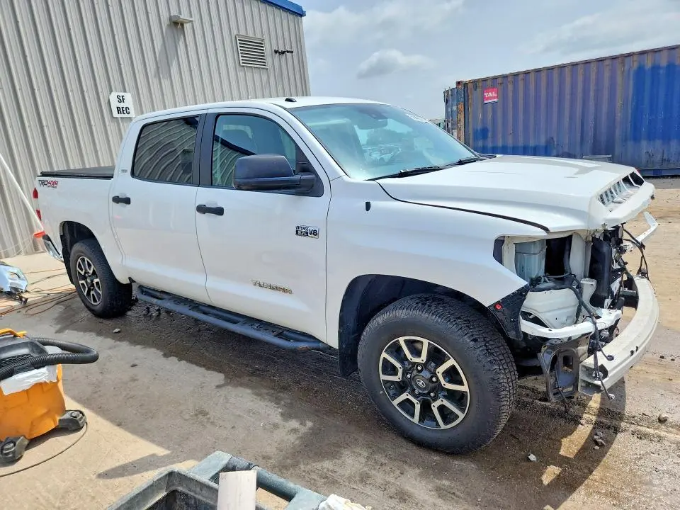 2018 TOYOTA TUNDRA CREWMAX SR5  