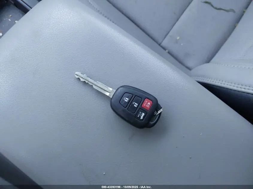 2016 TOYOTA CAMRY SE