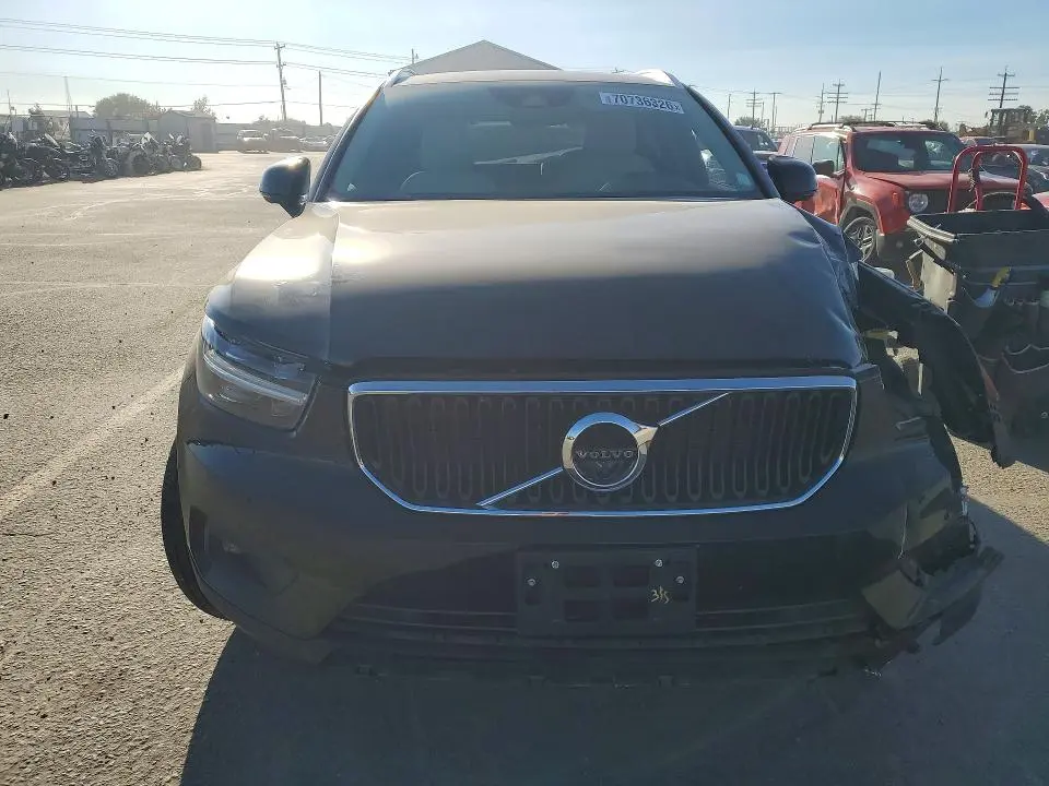 2022 VOLVO XC40 T5 MOMENTUM  