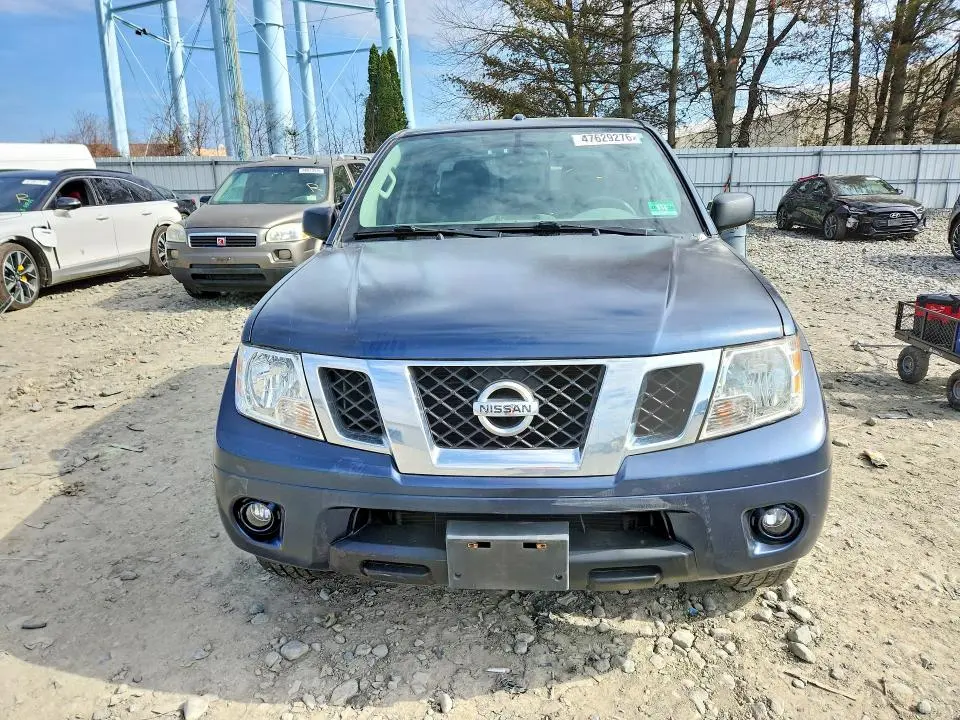 2015 NISSAN FRONTIER SV  