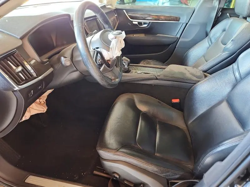 2018 VOLVO S90 T5 MOMENTUM  