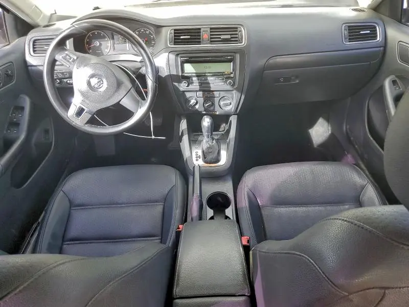 2011 VOLKSWAGEN JETTA SE  