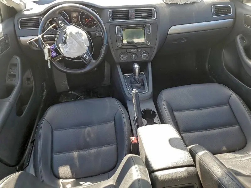 2017 VOLKSWAGEN JETTA SE  