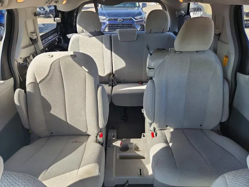 2014 TOYOTA SIENNA LE  