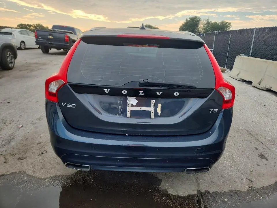 2015 VOLVO V60 PREMIER  