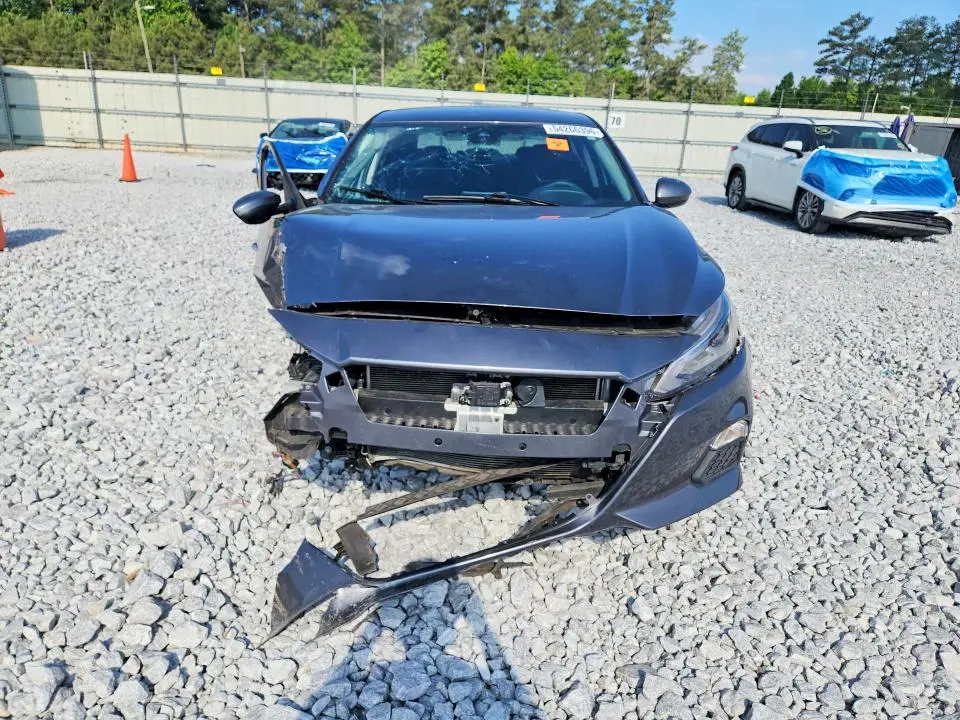 2022 NISSAN ALTIMA SV  
