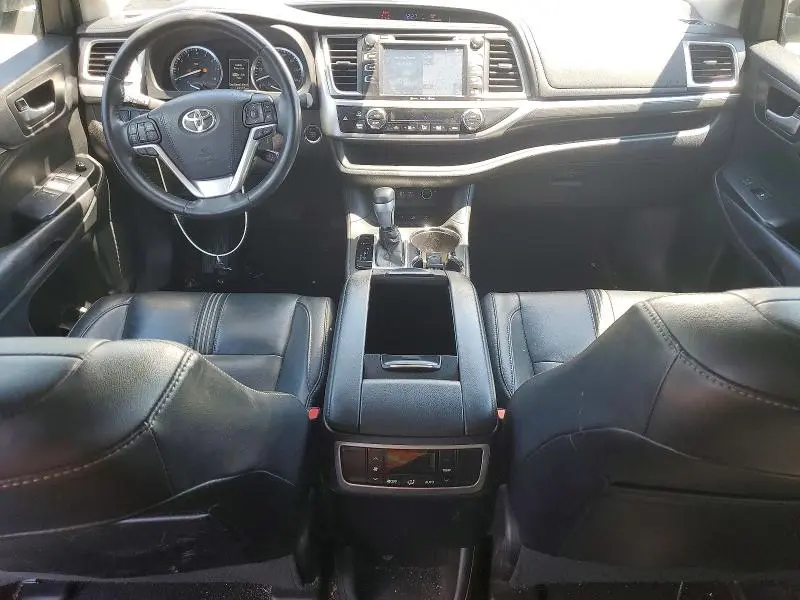 2017 TOYOTA HIGHLANDER SE  