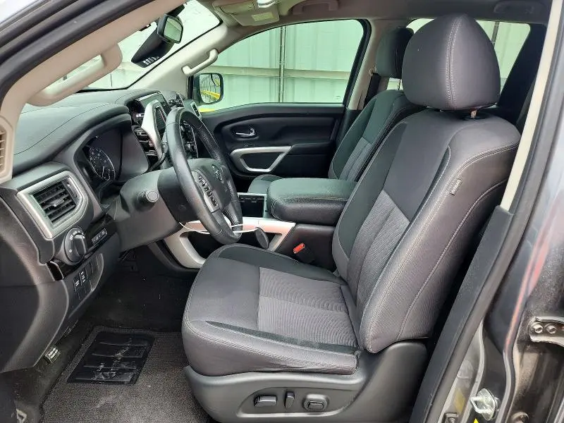2020 NISSAN TITAN SV  