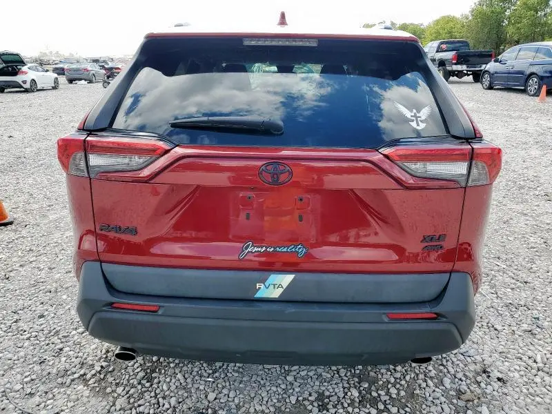 2019 TOYOTA RAV4 XLE  