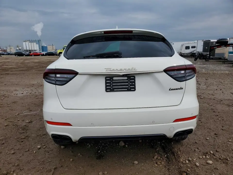 2022 MASERATI LEVANTE BASE  