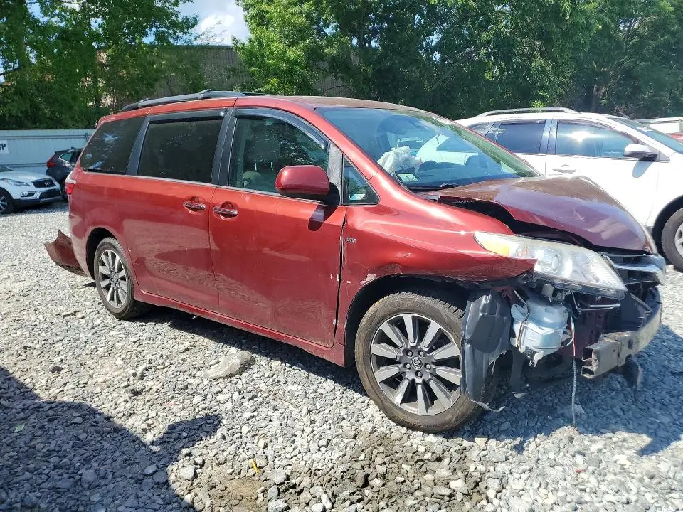 2018 TOYOTA SIENNA XLE 7-PASSENGER  