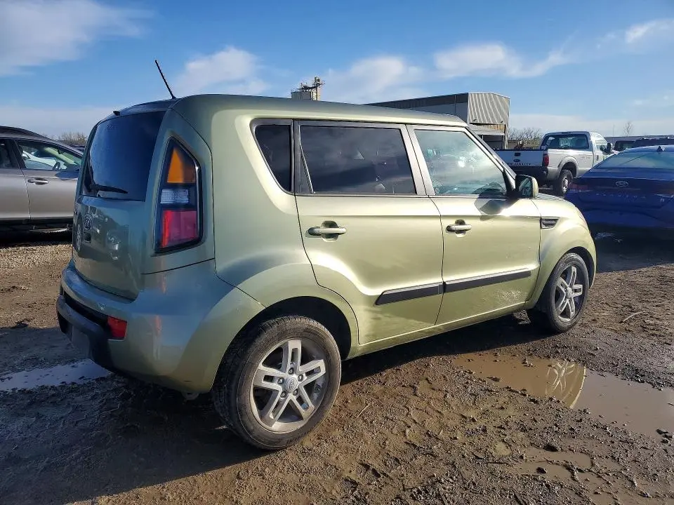 2011 KIA SOUL +  