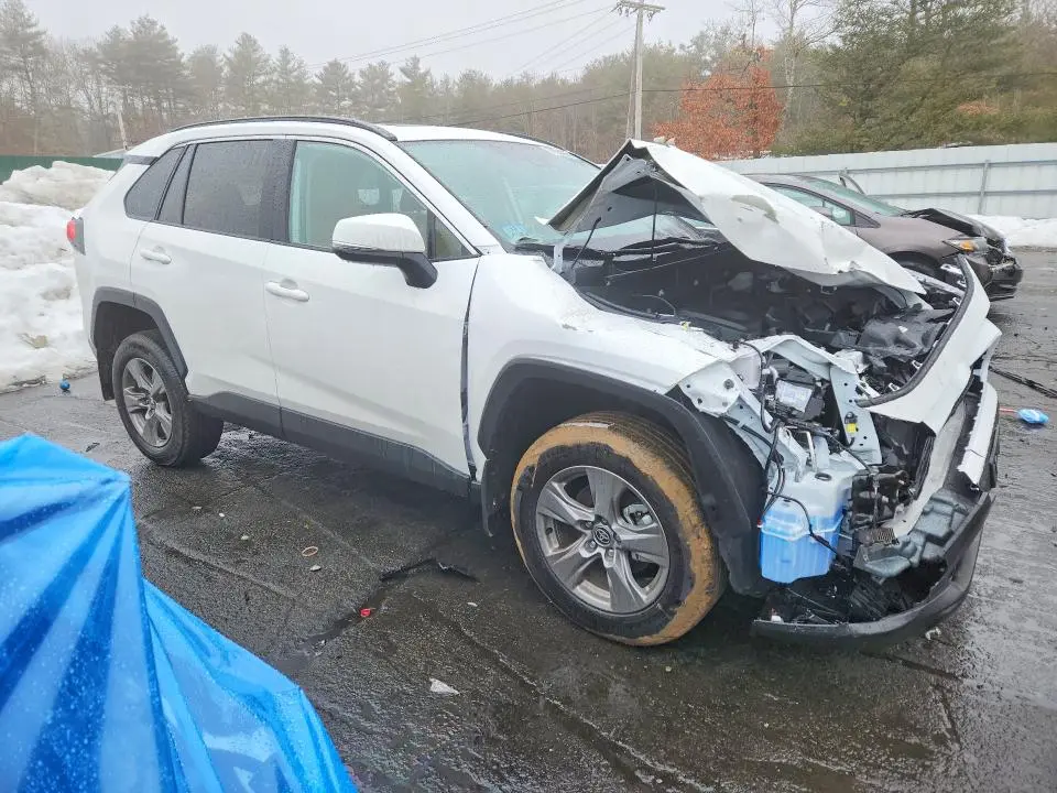 2025 TOYOTA RAV4 XLE  