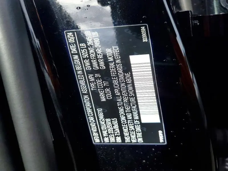 2025 VOLVO XC40 CORE  