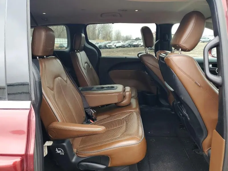 2017 CHRYSLER PACIFICA LIMITED  