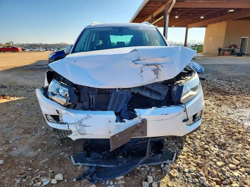 2017 VOLKSWAGEN TIGUAN   