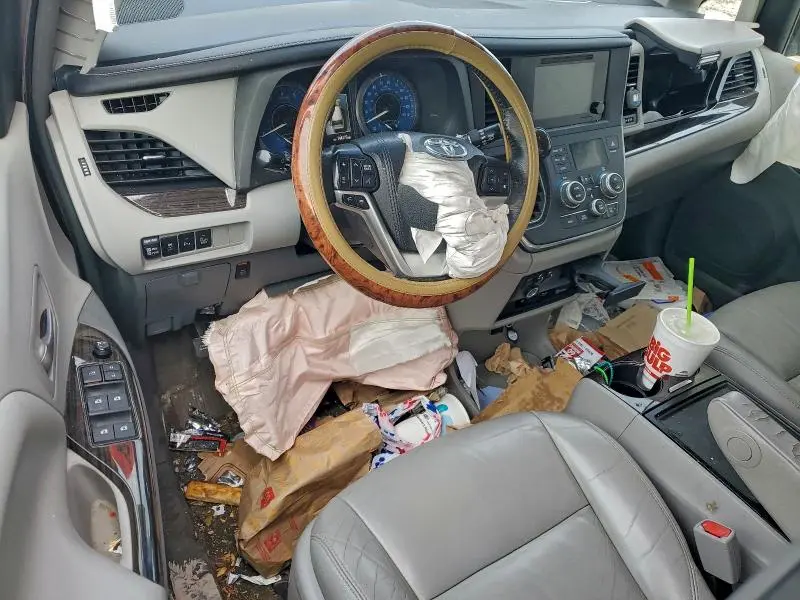 2015 TOYOTA SIENNA XLE  