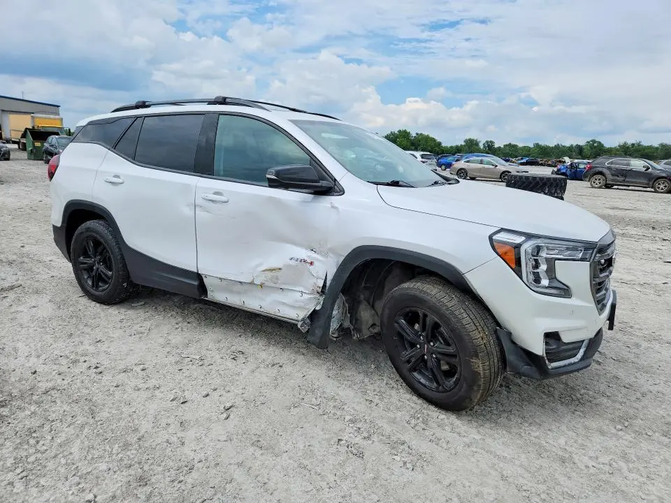 2022 GMC TERRAIN AT4  