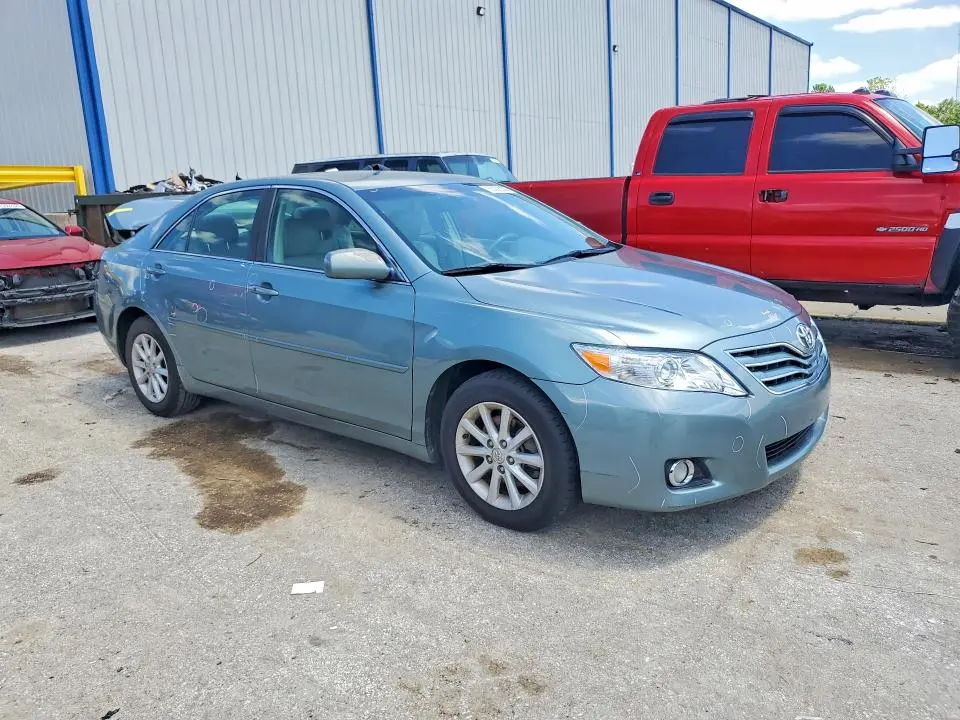 2011 TOYOTA CAMRY XLE  