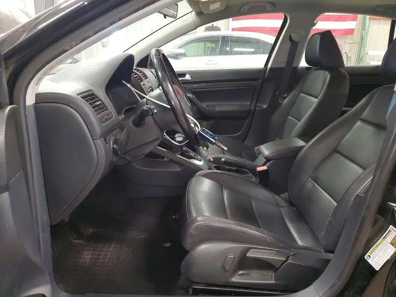 2010 VOLKSWAGEN JETTA SE  