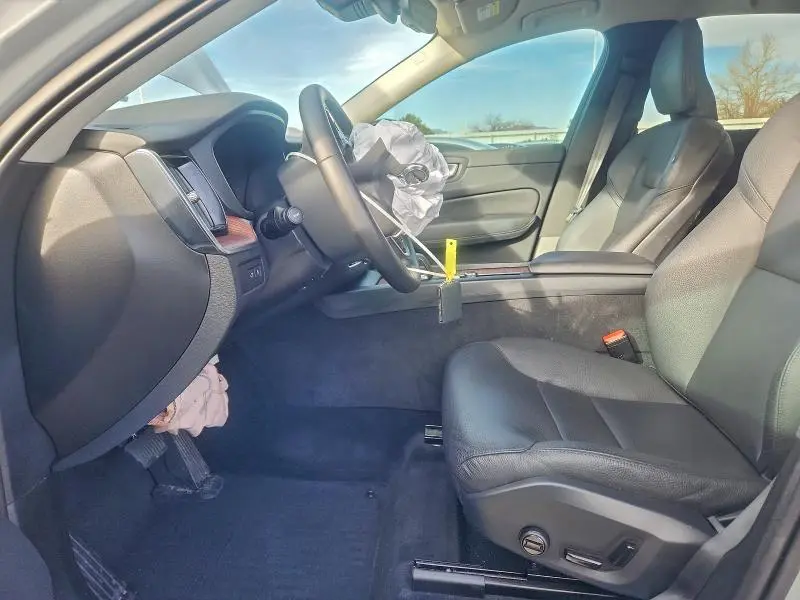 2024 VOLVO XC60 PLUS  