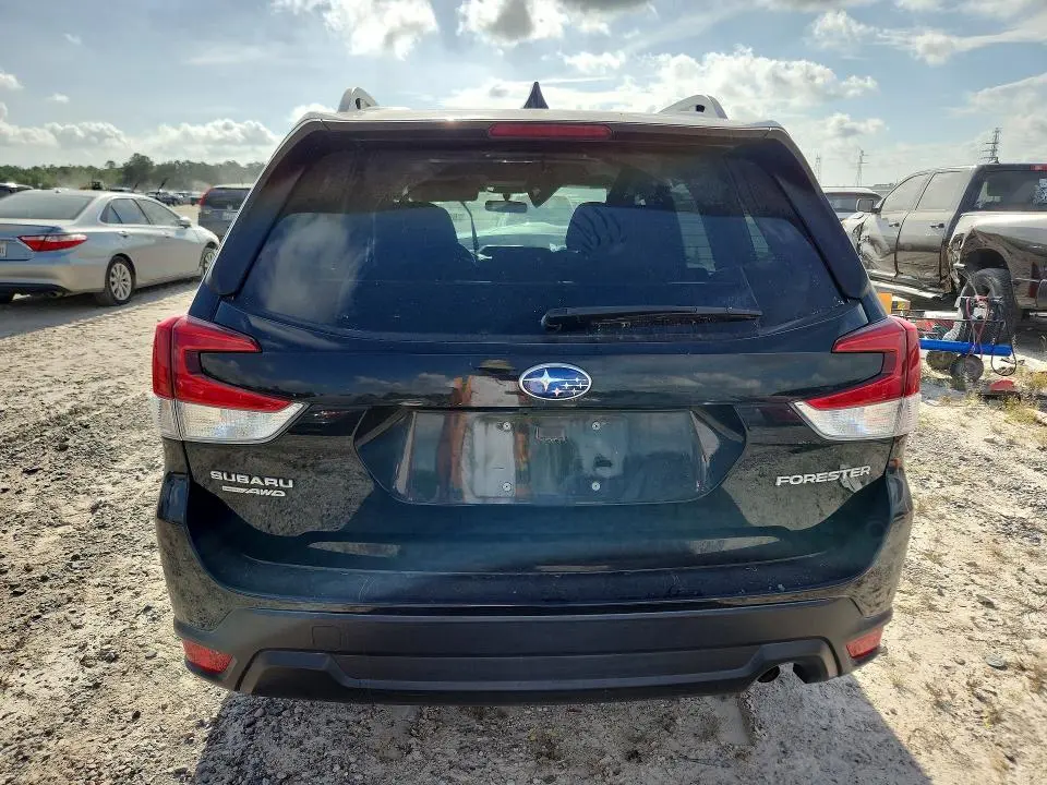 2022 SUBARU FORESTER PREMIUM  