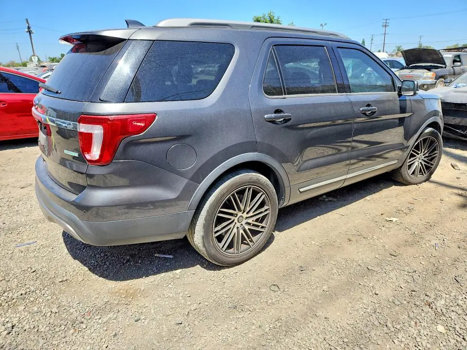 2017 FORD EXPLORER XLT  