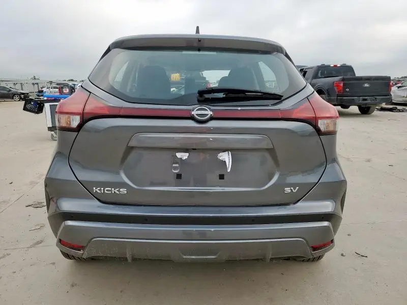 2024 NISSAN KICKS SV  
