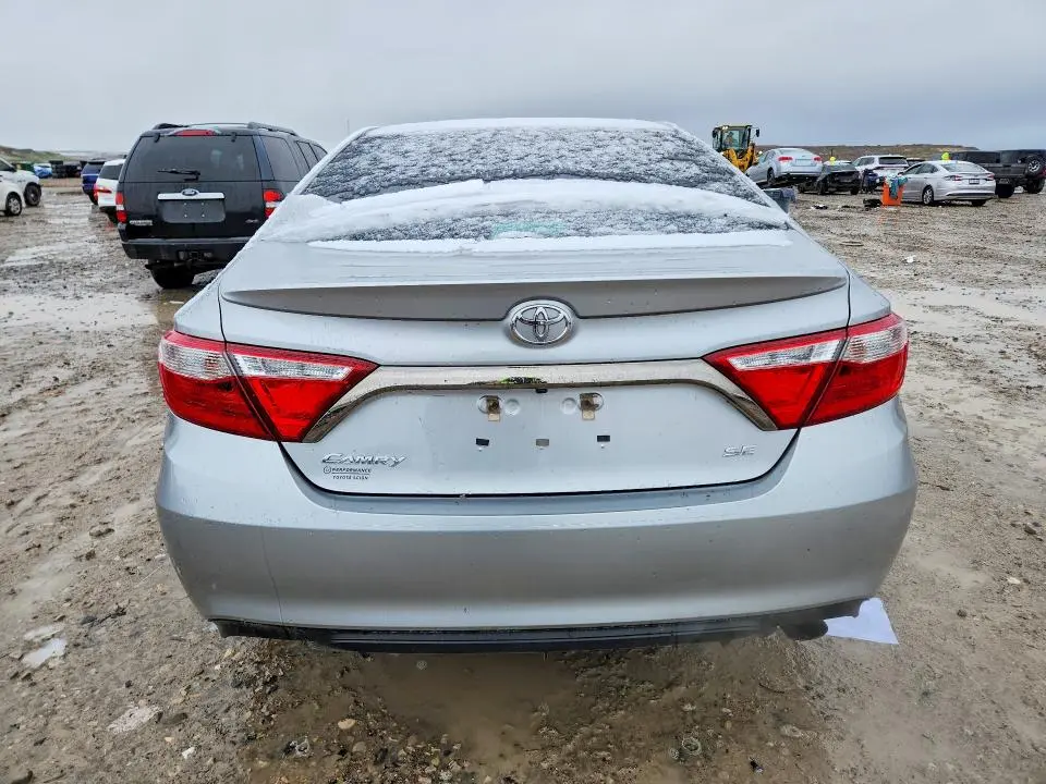 2016 TOYOTA CAMRY SE  