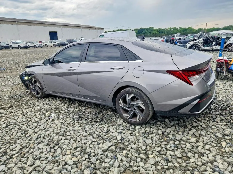 2024 HYUNDAI ELANTRA SEL  
