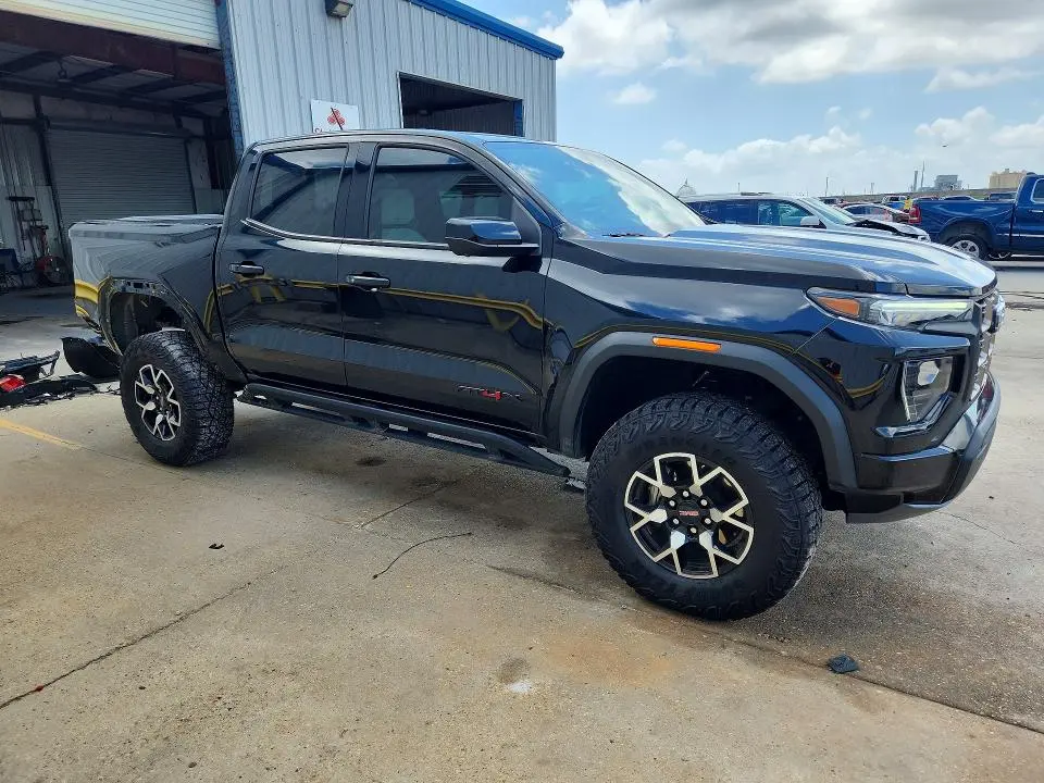2025 GMC CANYON AT4  