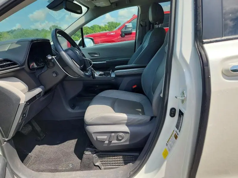 2021 TOYOTA SIENNA LIMITED 7-PASSENGER  