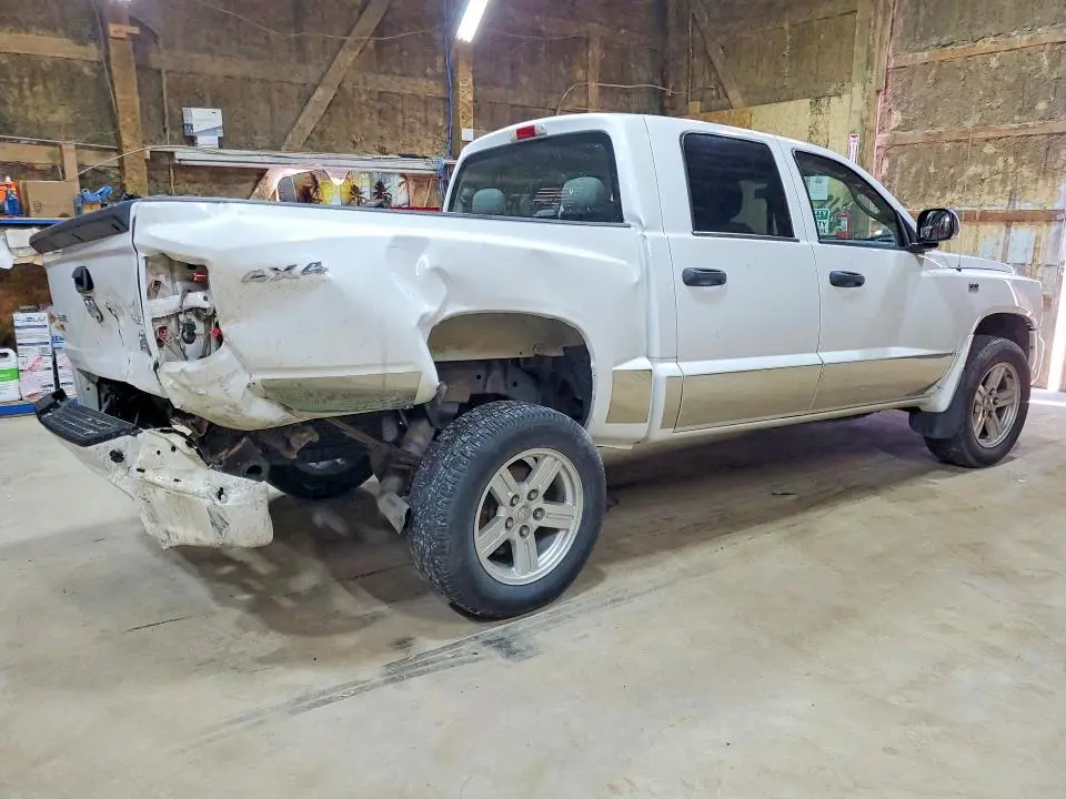 2011 DODGE DAKOTA SLT  