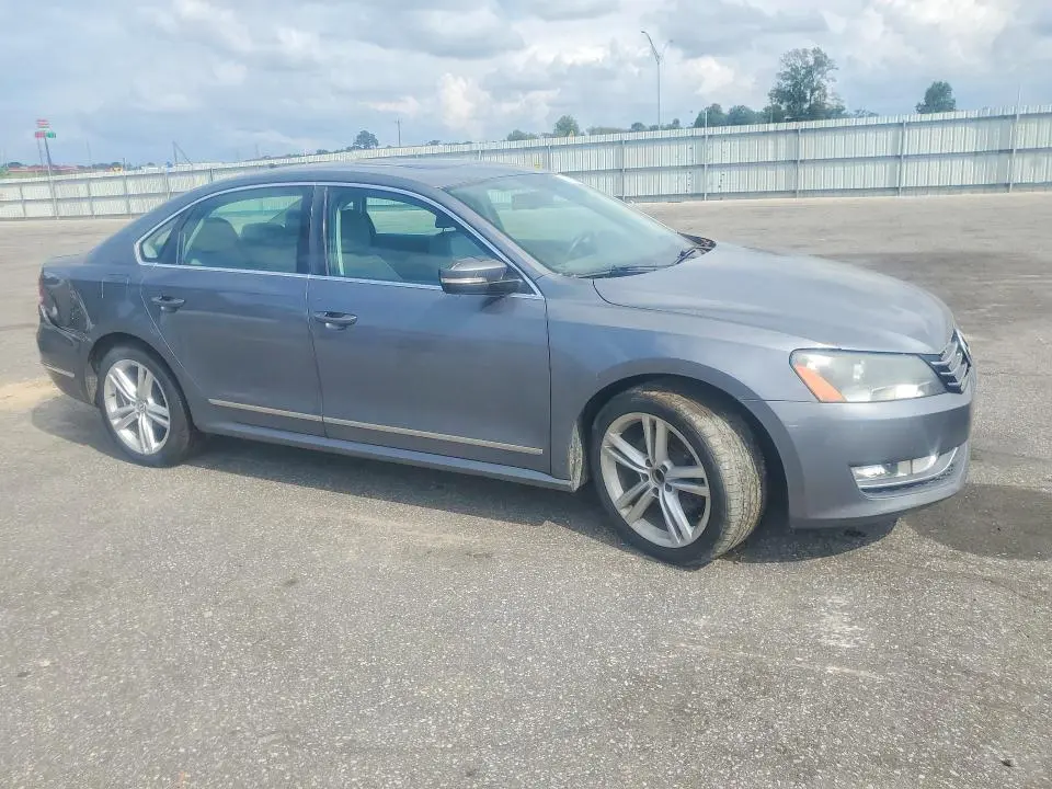 2013 VOLKSWAGEN PASSAT SEL  
